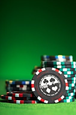 pubtogel hijau mobile app interface showing live-dealer tables and sportsbook markets